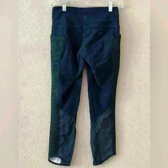 Athleta Pants - Athleta Women’s High Rise‎ Mosiac Chaturanga to Town Capri Abyss Size S